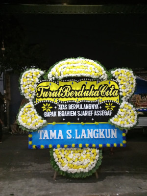Papan Bunga Duka di Sela